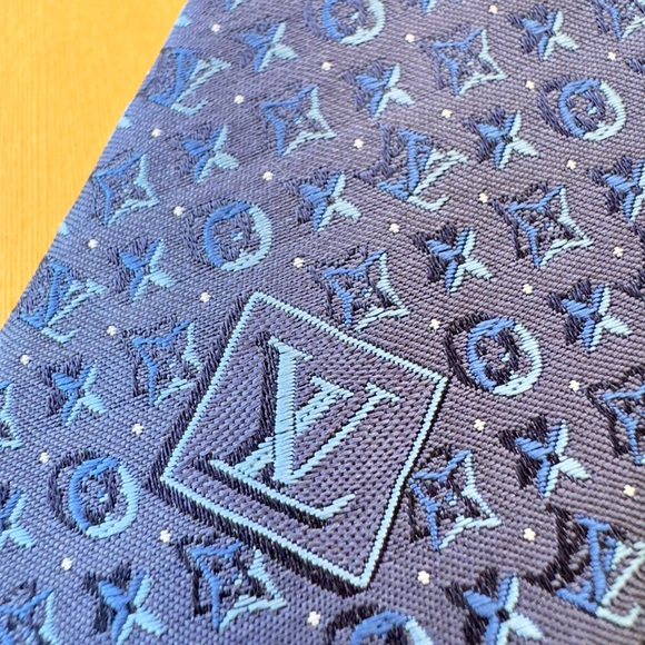 🔥LV HOLIDAY 25’🔥🆕💯LOUIS VUITTON LIMITED KNIGHT BLUE 3D-MONOGRAM MOTIF TIE🔥RARE✨ - Picture 5 of 17